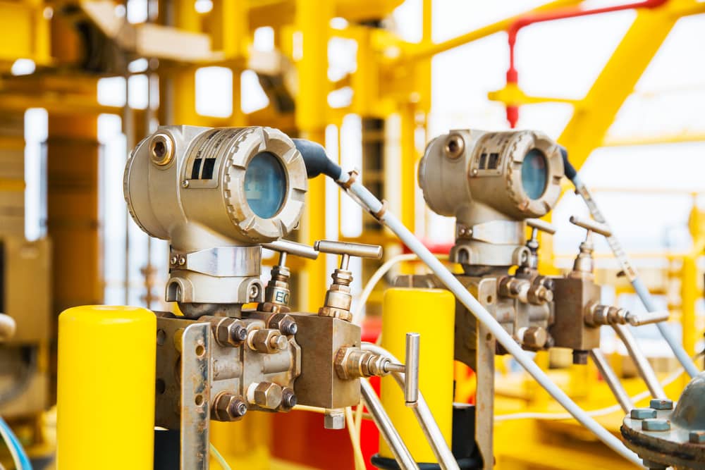 Pressure transmitter, and pressure differential transmitter for measurement and monitor data of oil and gas process